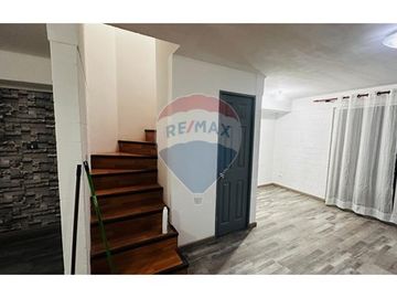 Moderna Casa Familiar en Venta en Buin