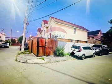 Moderna Casa Familiar en Venta en Buin
