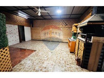 Moderna Casa Familiar en Venta en Buin