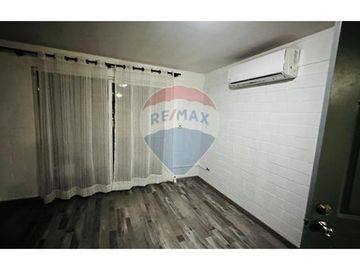 Moderna Casa Familiar en Venta en Buin