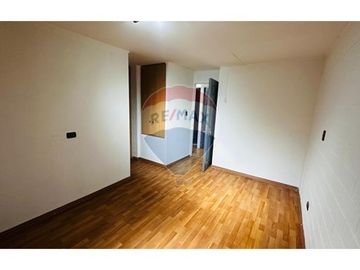 Moderna Casa Familiar en Venta en Buin