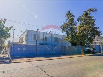 Bodega con oficinas en Recoleta: Oportunidad Única