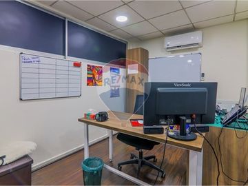 Bodega con oficinas en Recoleta: Oportunidad Única