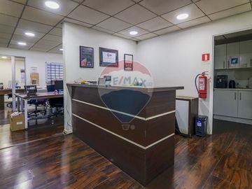 Bodega con oficinas en Recoleta: Oportunidad Única