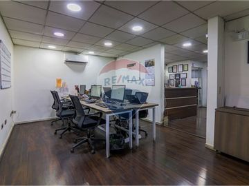 Bodega con oficinas en Recoleta: Oportunidad Única