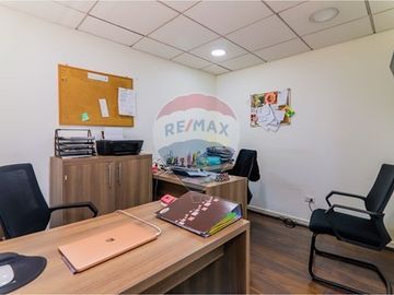 Bodega con oficinas en Recoleta: Oportunidad Única