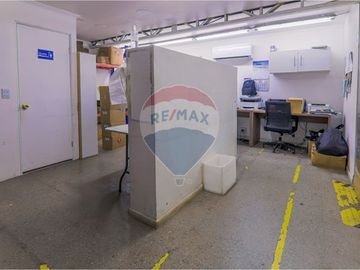 Bodega con oficinas en Recoleta: Oportunidad Única