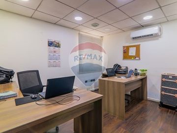 Bodega con oficinas en Recoleta: Oportunidad Única