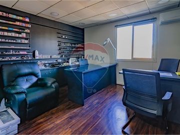 Bodega con oficinas en Recoleta: Oportunidad Única