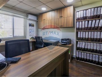 Bodega con oficinas en Recoleta: Oportunidad Única