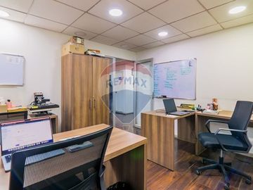 Bodega con oficinas en Recoleta: Oportunidad Única