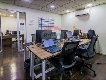 Bodega con oficinas en Recoleta: Oportunidad Única