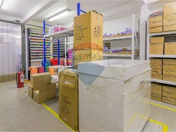 Bodega con oficinas en Recoleta: Oportunidad Única