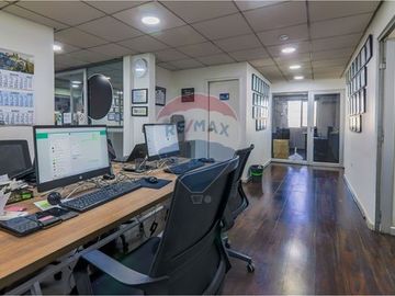 Bodega con oficinas en Recoleta: Oportunidad Única