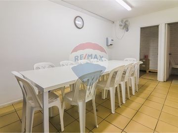 Bodega con oficinas en Recoleta: Oportunidad Única