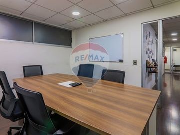 Bodega con oficinas en Recoleta: Oportunidad Única