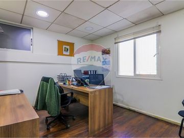Bodega con oficinas en Recoleta: Oportunidad Única