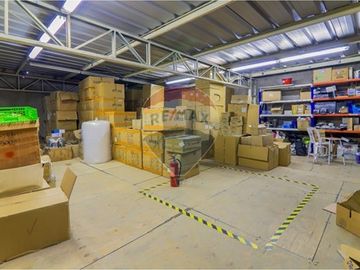 Bodega con oficinas en Recoleta: Oportunidad Única