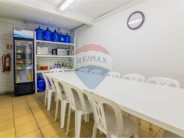 Bodega con oficinas en Recoleta: Oportunidad Única