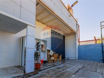 Bodega con oficinas en Recoleta: Oportunidad Única