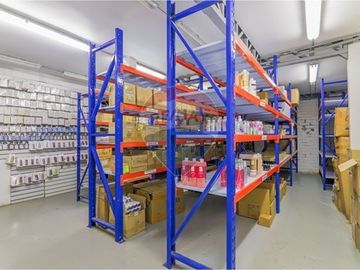 Bodega con oficinas en Recoleta: Oportunidad Única