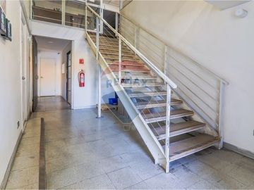 Bodega con oficinas en Recoleta: Oportunidad Única