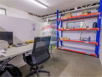 Bodega con oficinas en Recoleta: Oportunidad Única