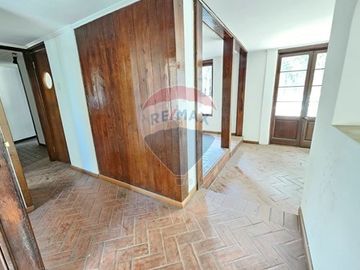 Las Condes: Casa Espaciosa y Céntrica