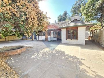 Las Condes: Casa Espaciosa y Céntrica