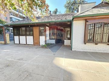 Las Condes: Casa Espaciosa y Céntrica