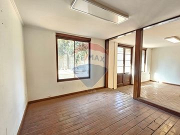 Las Condes: Casa Espaciosa y Céntrica