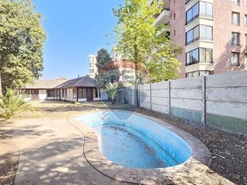 Las Condes: Casa Espaciosa y Céntrica
