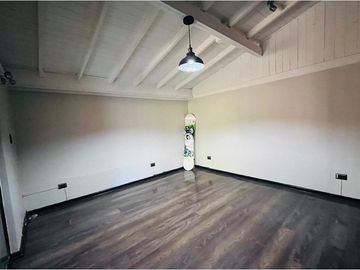 Casa en La Reina, Espaciosa y Acogedora Joyita