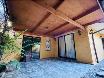 Casa en La Reina, Espaciosa y Acogedora Joyita