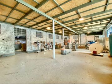 Gran ubicación, industria, bodega, taller.