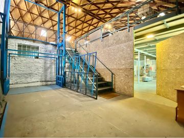 Gran ubicación, industria, bodega, taller.