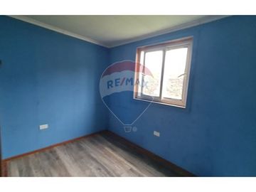 Parcela con 3 casas y gran piscina en Linderos