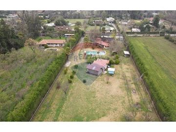 Parcela con 3 casas y gran piscina en Linderos