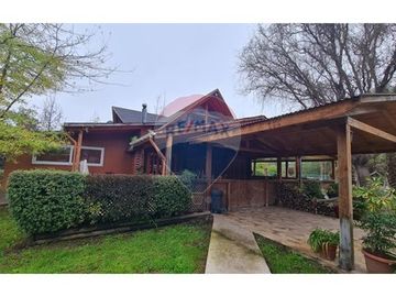 Parcela con 3 casas y gran piscina en Linderos