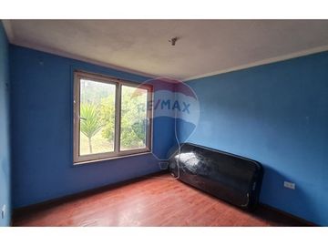 Parcela con 3 casas y gran piscina en Linderos