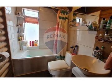 Parcela con 3 casas y gran piscina en Linderos