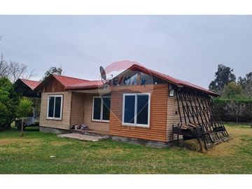 Parcela con 3 casas y gran piscina en Linderos