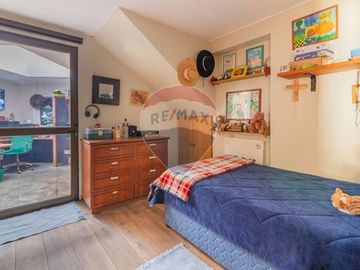 Casa con jardín piscina y depto. indep. Las Condes