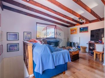 Casa con jardín piscina y depto. indep. Las Condes