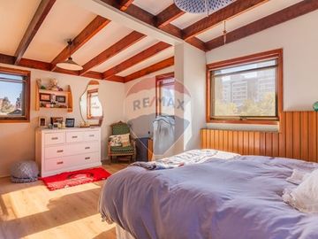 Casa con jardín piscina y depto. indep. Las Condes