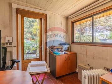 Casa con jardín piscina y depto. indep. Las Condes