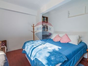 Casa con jardín piscina y depto. indep. Las Condes