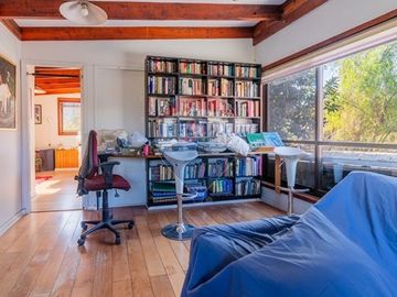 Casa con jardín piscina y depto. indep. Las Condes