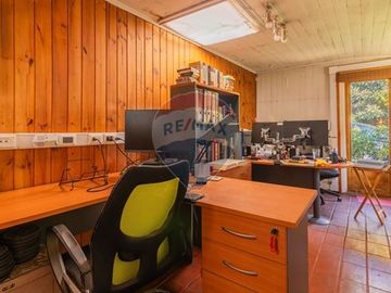 Casa con jardín piscina y depto. indep. Las Condes