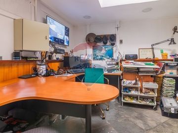 Casa con jardín piscina y depto. indep. Las Condes